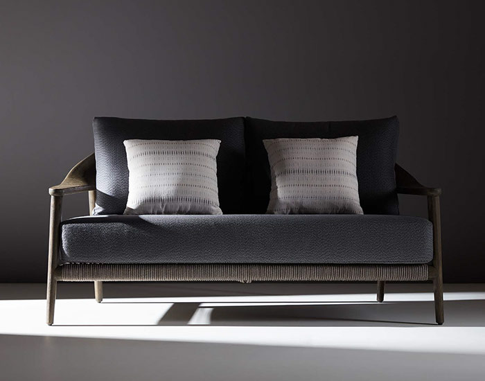 LOVESEAT LEO P/JARDIN COLOR NEGRO Y MADERA TECA