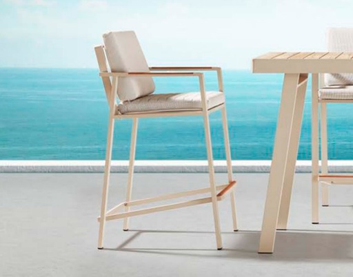 [MCH.SIL.0558] SILLA DE BAR NOFI PARA JARDÍN COLOR BEIGE CON REPOSABRAZOS